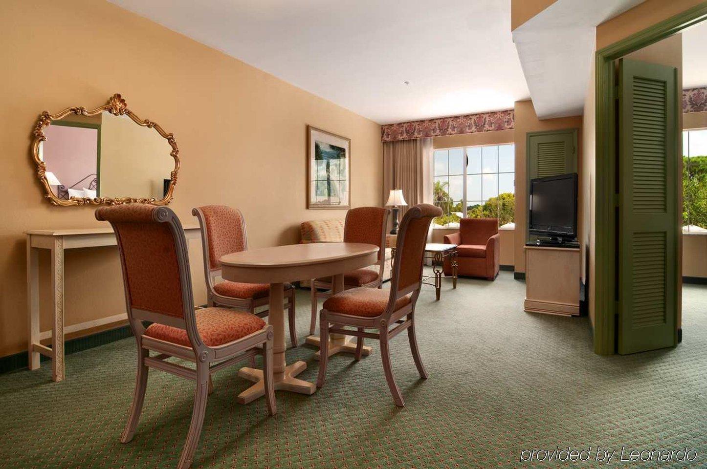 Doubletree Suites By Hilton Naples Naples Park Rom bilde
